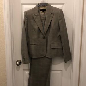 Gorgeous taupe and cream pants suit